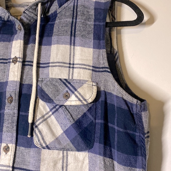 Hooded Plaid Vest - Picture 2 of 4